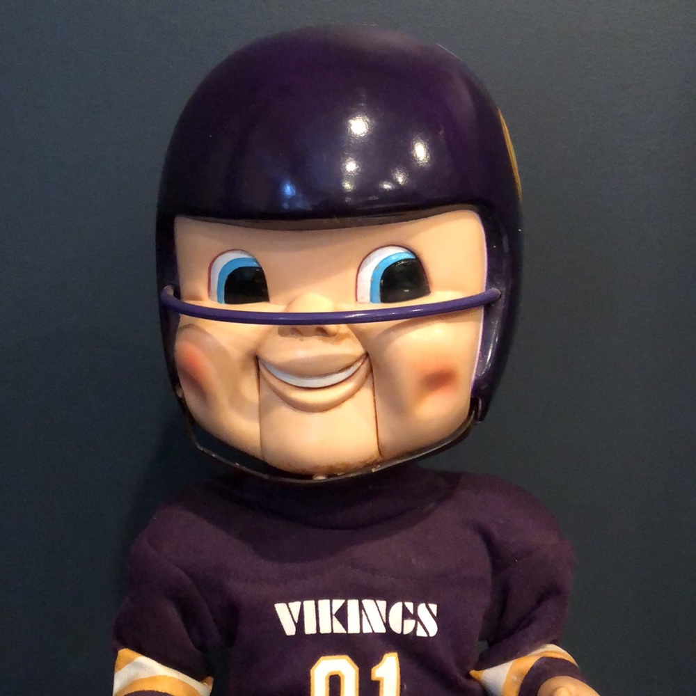 NFL Minnesota Vikings Singing Rockin Randall Figure